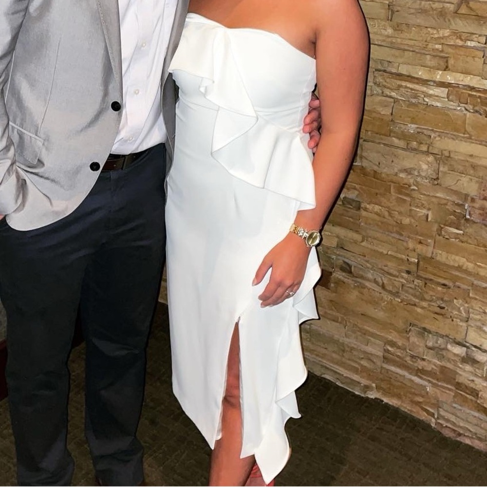 Elegant White Strapless Dress with Ruffle Detail